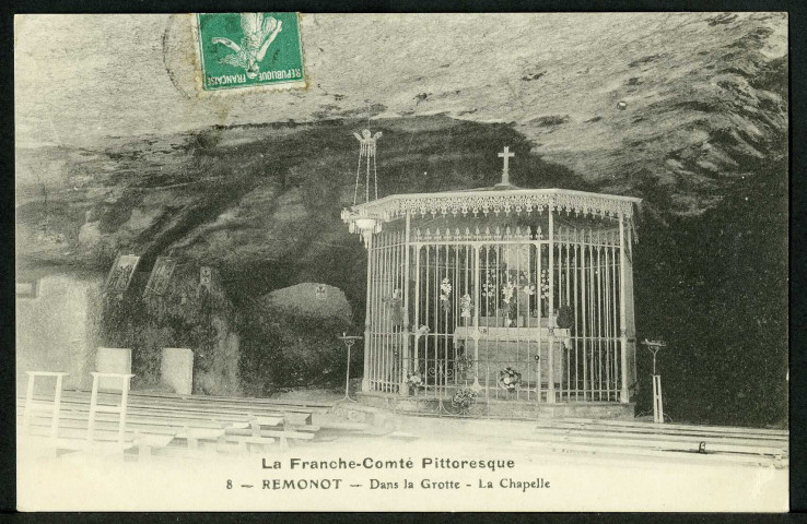 Dans la grotte, la Chapelle