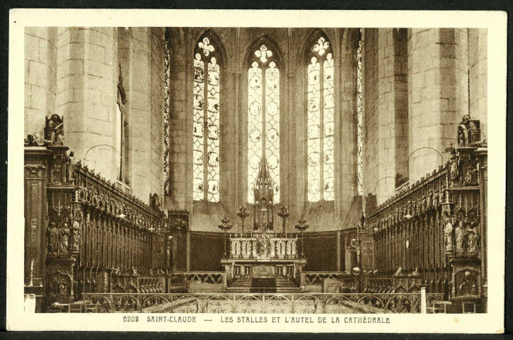 Les stalles et l'autel de la cathédrale
