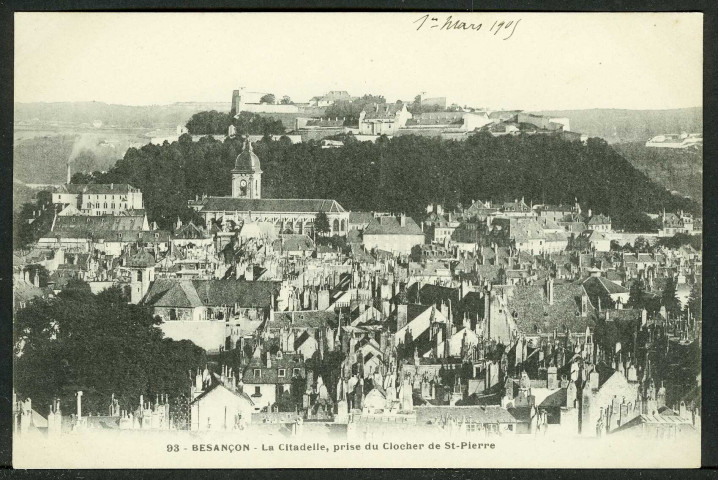 La citadelle vue du clocher de Saint-Pierre