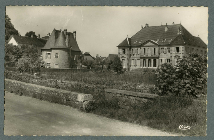 Ancienne porte et l'hôpital