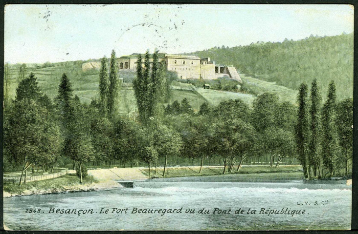Besançon. Le fort Beauregard vu du pont de la République
