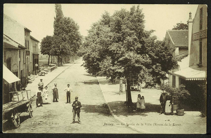 Sortie de la ville, route de la Gare