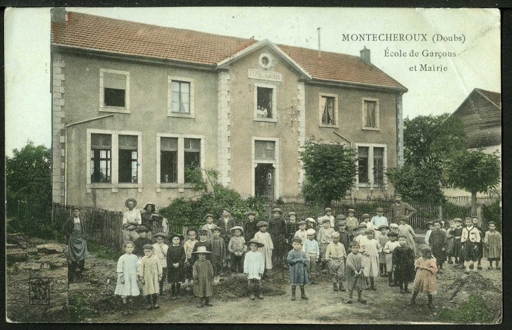 L'école de garçons et la mairie