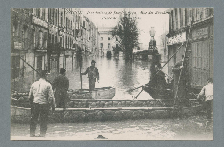 Rue des Boucheries et place de la Révolution